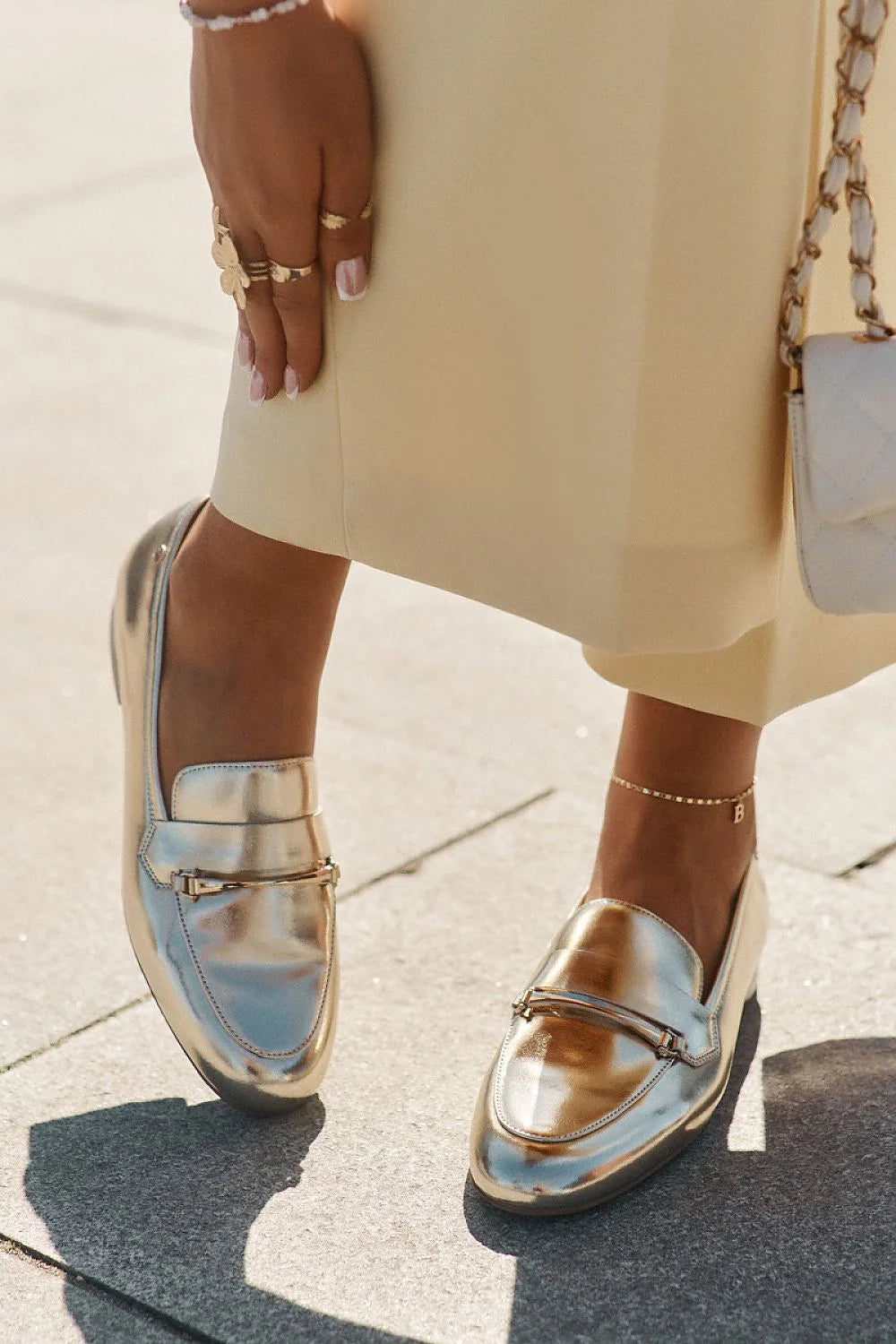 Maciejka mocassins femme cuir verni brillant mors métallique doré bout arrondi semelle cuir confortable talon bas