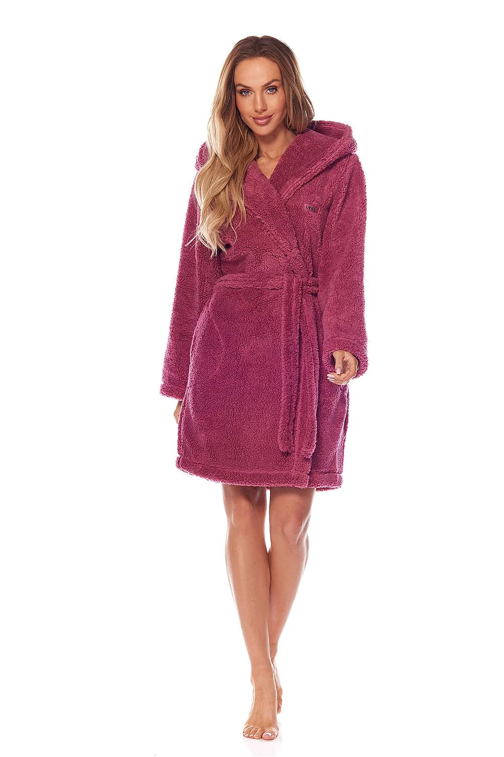 Peignoir L&L collection pour femme, style douillet, capuche, poches, tissu chaud, polyester 100%, tailles S, M, L, XL, confort maison