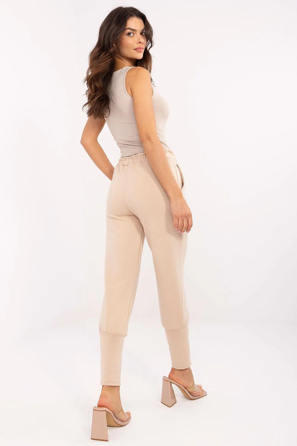 ensemble femme décontracté élégant nude beige coton élasthanne débardeur sans manches taille haute jogger fuselé chevilles élastiquées poches