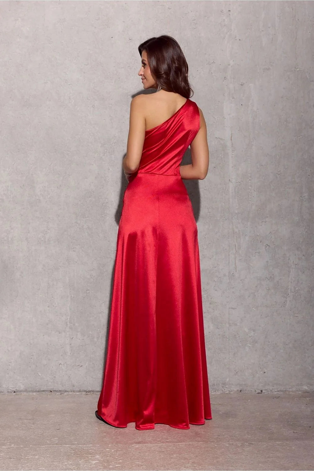 Robe de soirée élégante longue en satin rouge vif asymétrique fente haute taille ajustée femme