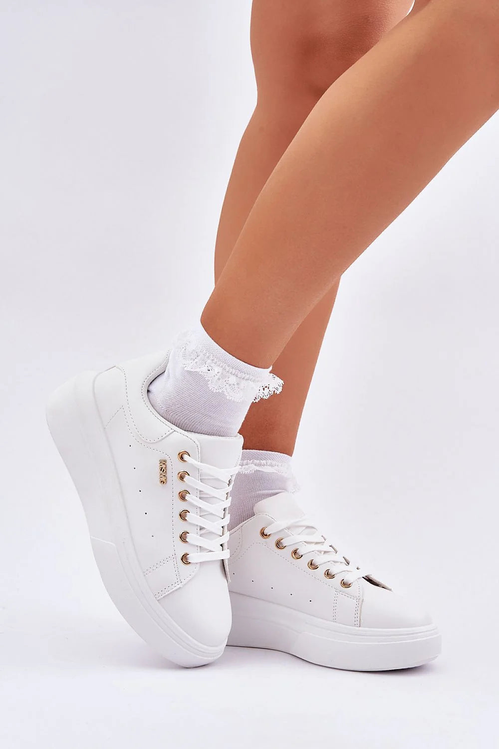 Chaussures de sport pour femmes design moderne minimaliste couleur blanche simili cuir semelle épaisse confortable