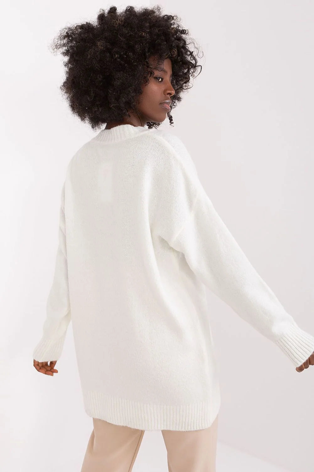 Pull-over féminin ample long col V manches longues finitions côtelées confortable élégant polyvalent femme mode vêtement