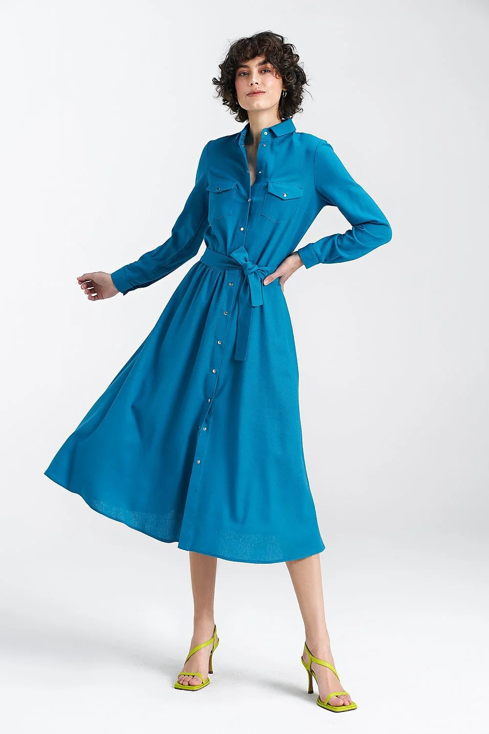 Robe chemise femme design élégant bleu turquoise vif manches longues boutons métalliques ceinture assortie