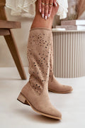 Bottes ajourées en daim floral pour femmes, style bohème, talon bois, beige sable, high cut, confort tout la journée, mode élégante