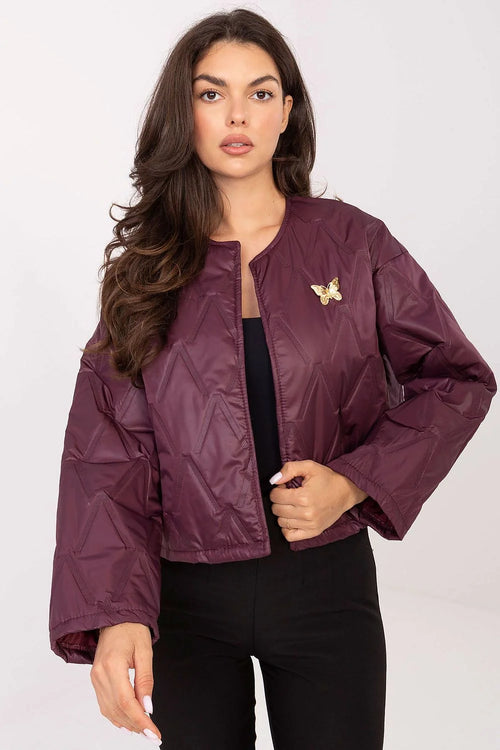 veste matelassée femme prune satinée courte boxy manches larges col rond légère mi saison broche papillon dorée ouverte élégante