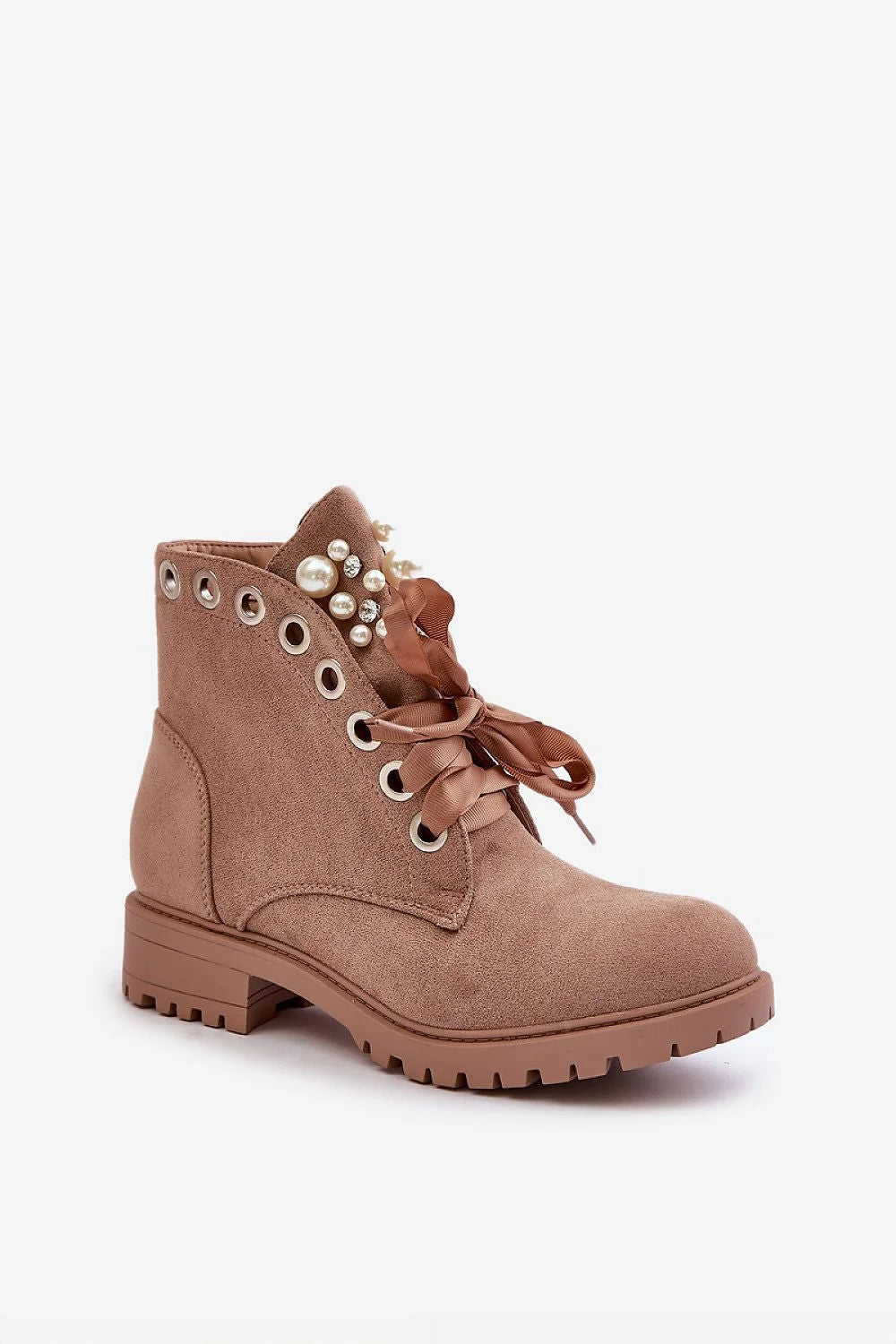 bottines femme simili daim beige rosé hauteur cheville bout rond lacées satin perles nacrées œillets semelle crantée antidérapante