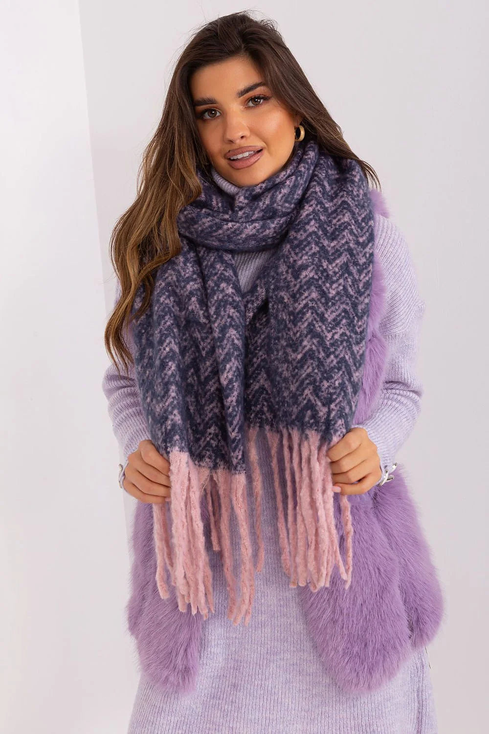 Écharpe longue motif géométrique bleu marine rose pastel automne hiver polyester résistant châle franges larges femme