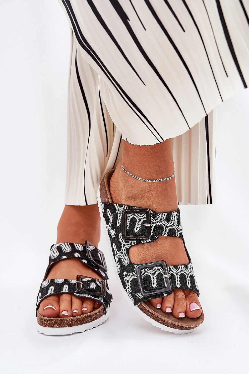 Sandales femmes design moderne décontracté confort semelle liège motifs graphiques brides ajustables style estival chic