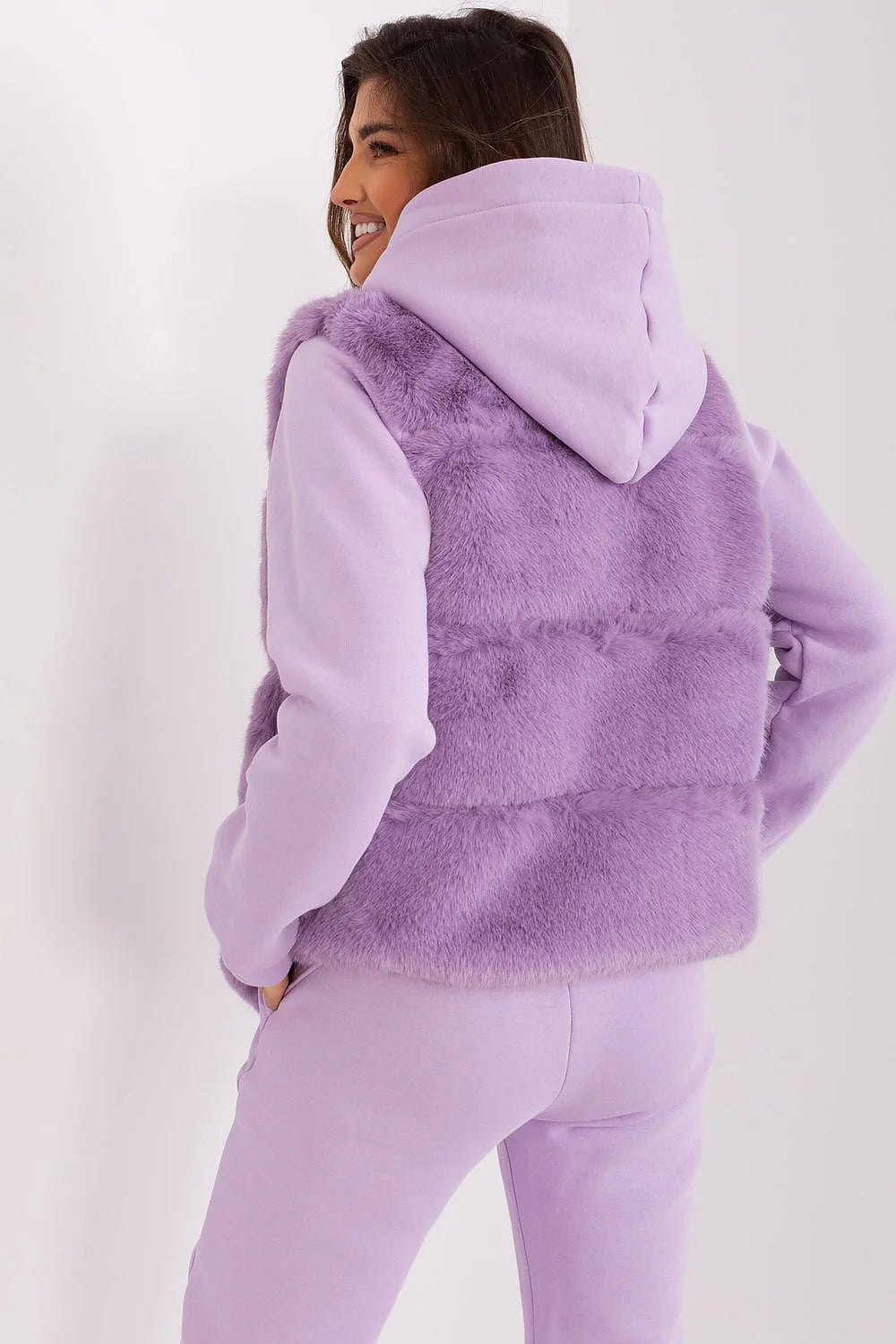 Gilet sans manches en fausse fourrure violet lavande mode féminine élégant confortable hiver automne femme
