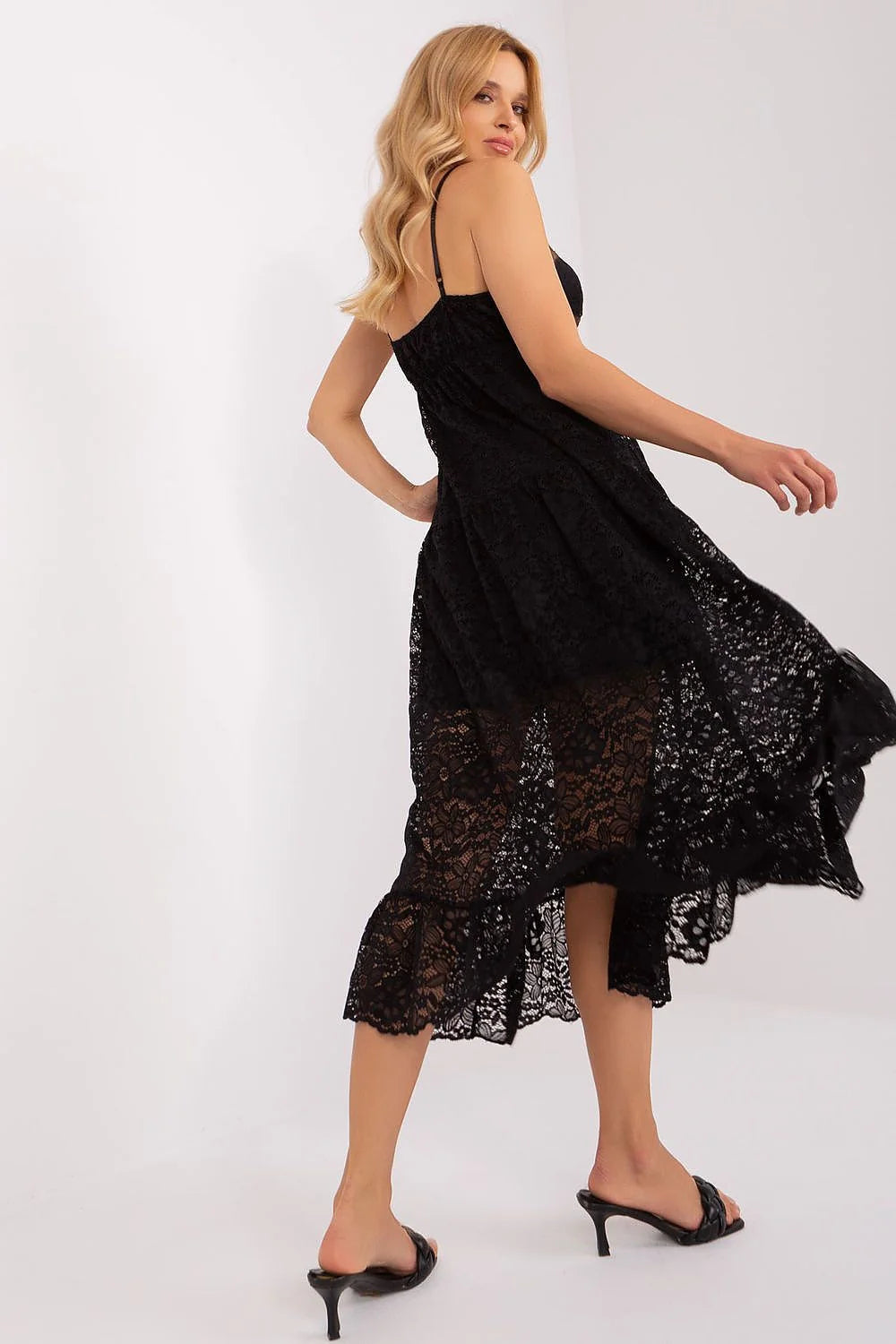 robe longue femme dentelle noire bretelles réglables décolleté cœur doublée jupe semi transparente motif floral fluide évasée volant