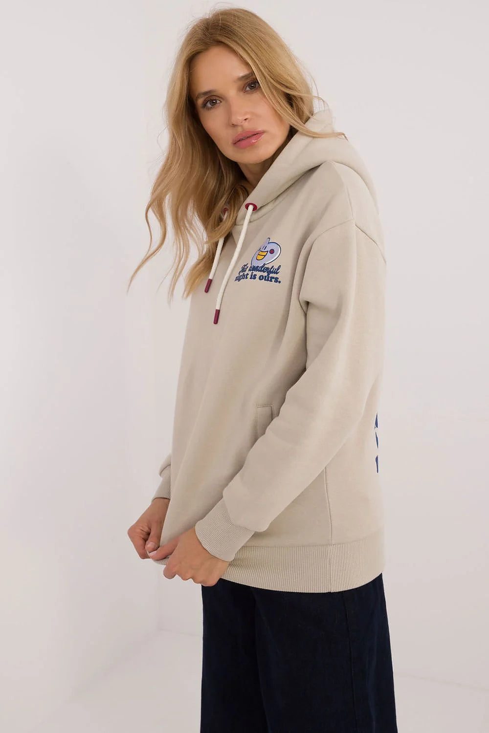 Sweatshirt à capuche pour femme style décontracté beige clair broderie nuage souriant texte manche poches kangourou coton polyester