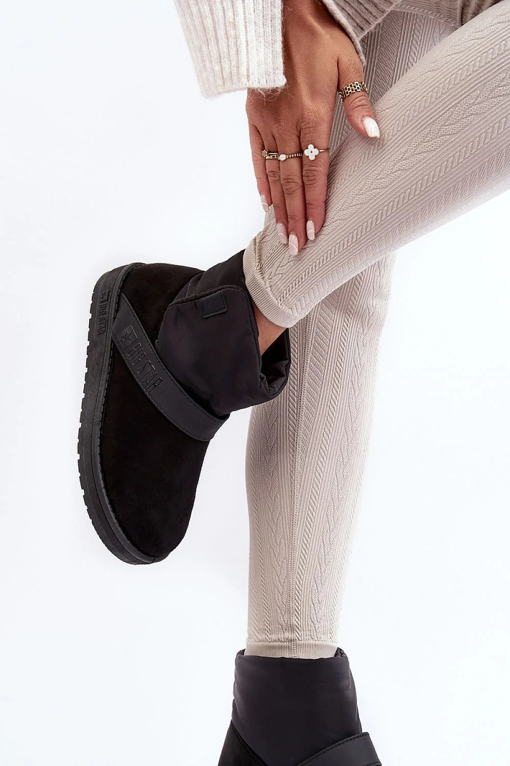 Bottes de neige pour femmes design moderne fonctionnel noir suède nubuck fourrure doublure confort isolation thermique taille ajustable Step in style