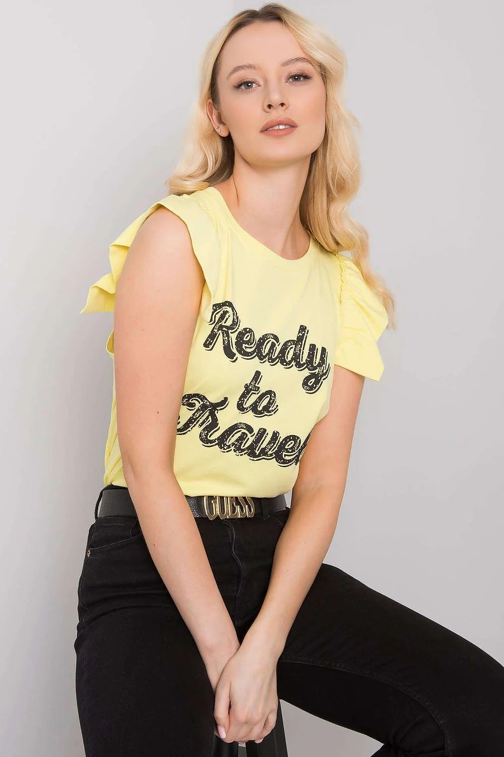 Top mode femme sans manches en coton graphique Ready to Travel ruffle neckline pastel yellow casual chic