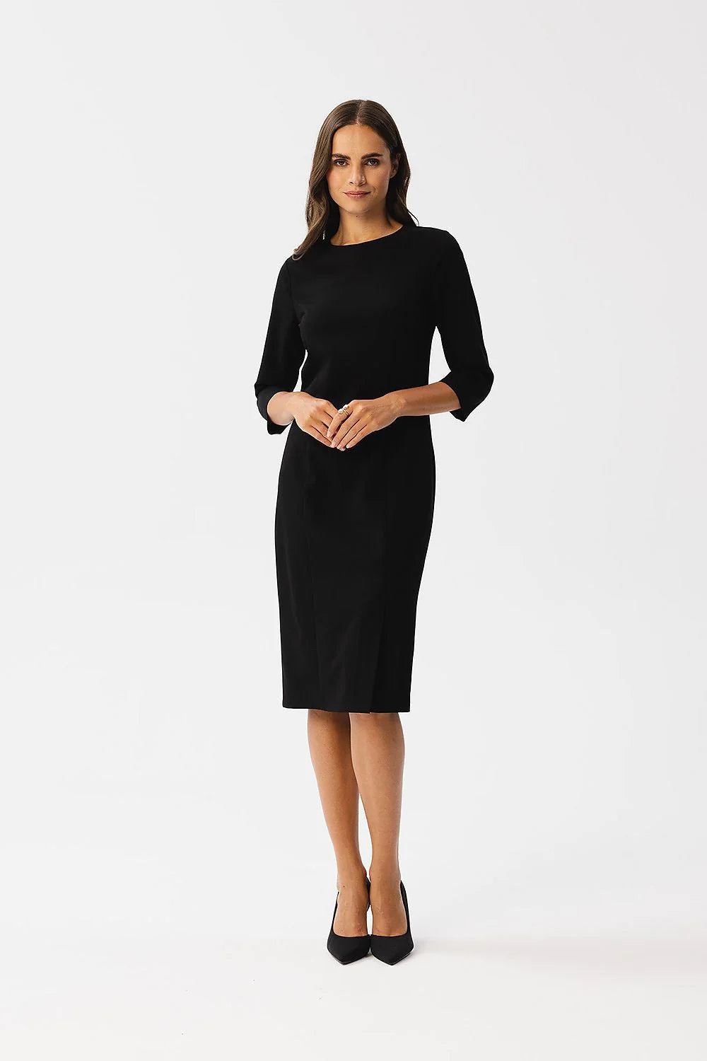 Robe élégante pour femme couleur noire coupe crayon manches 3/4 encolure ronde longueur genou fente latérale matière haute qualité