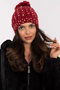 Bonnet d'hiver féminin en laine tricoté maille épaisse couleur rouge vif perles dorées pompon volumineux ajusté
