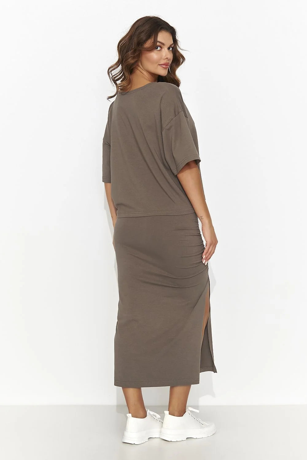Ensemble de mode féminin élégant et confortable pour femme, coupe ample, jupe crayon, fentes latérales, couleur taupe, tissu doux et respirant