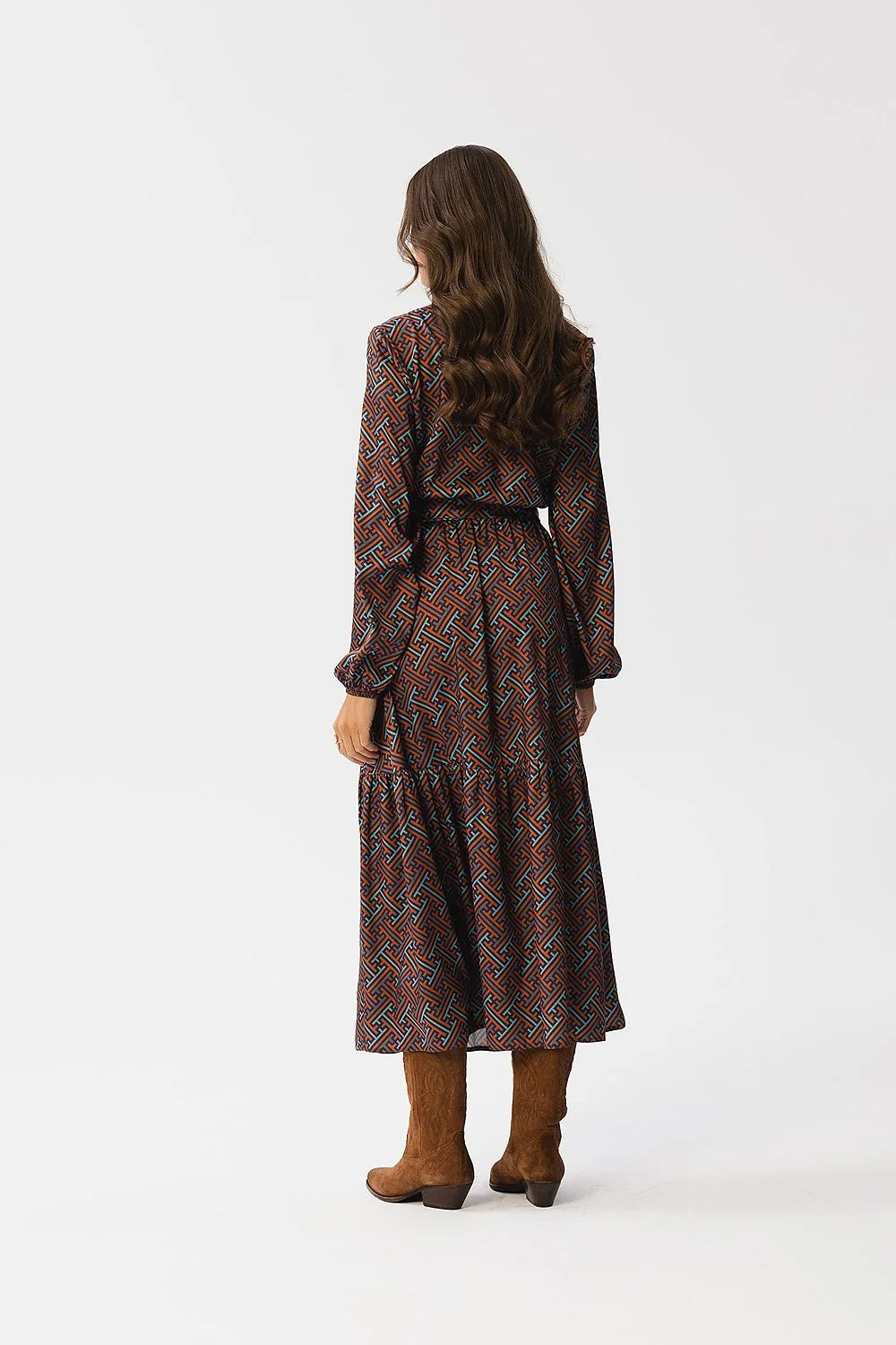 Robe longue femme motifs géométriques bleu rouge marron V-neck ceinture matière fluide élégance confort style bohème-chic occasions semi-formelles quotidiennes