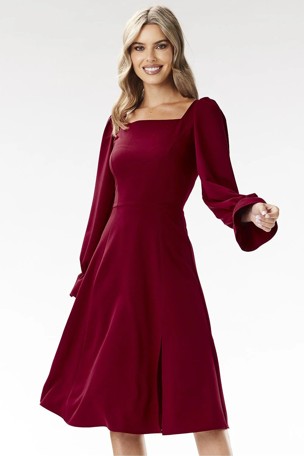 Robe de cocktail élégante à encolure carrée manches longues en tissu fluide couleur bordeaux taille ajustable pour femme