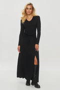 Robe longue noire élégante moderne en viscose douce col rond manches longues fente avant taille ajustée pour femme