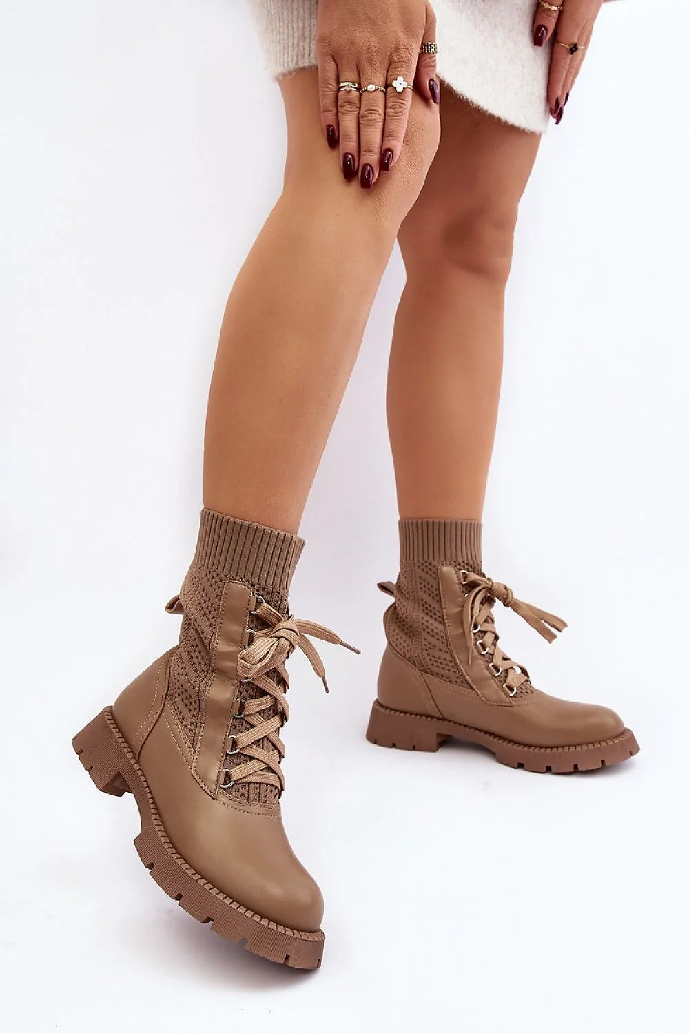 Bottines femmes design moderne automne-hiver confort cuir écologique maille lacets plateforme talon plat style urbain sophistiqué élégance polyvalent