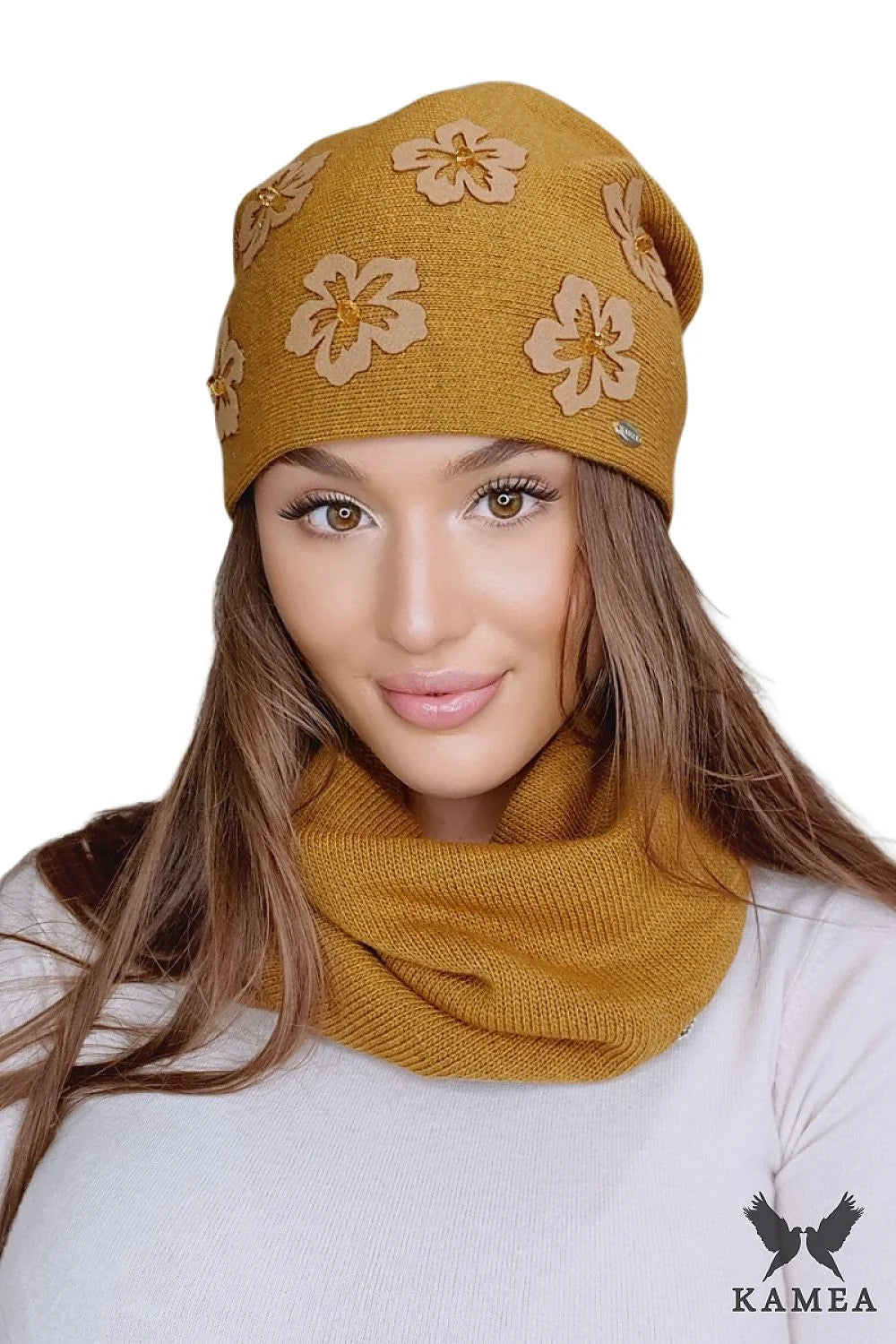 Bonnet et écharpe assortis pour femme floral moutarde automne hiver style moderne coupe slouchy matière douce