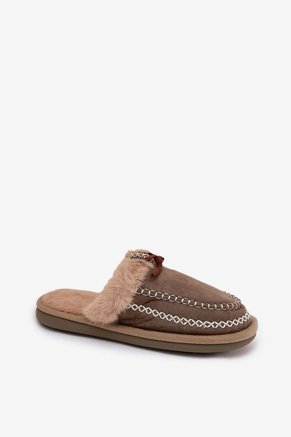 suédine écologique taupe femme mocassin chausson col fausse fourrure caramel broderie galon point sellier semelle caoutchouc adhérente confortable pompon polyvalent