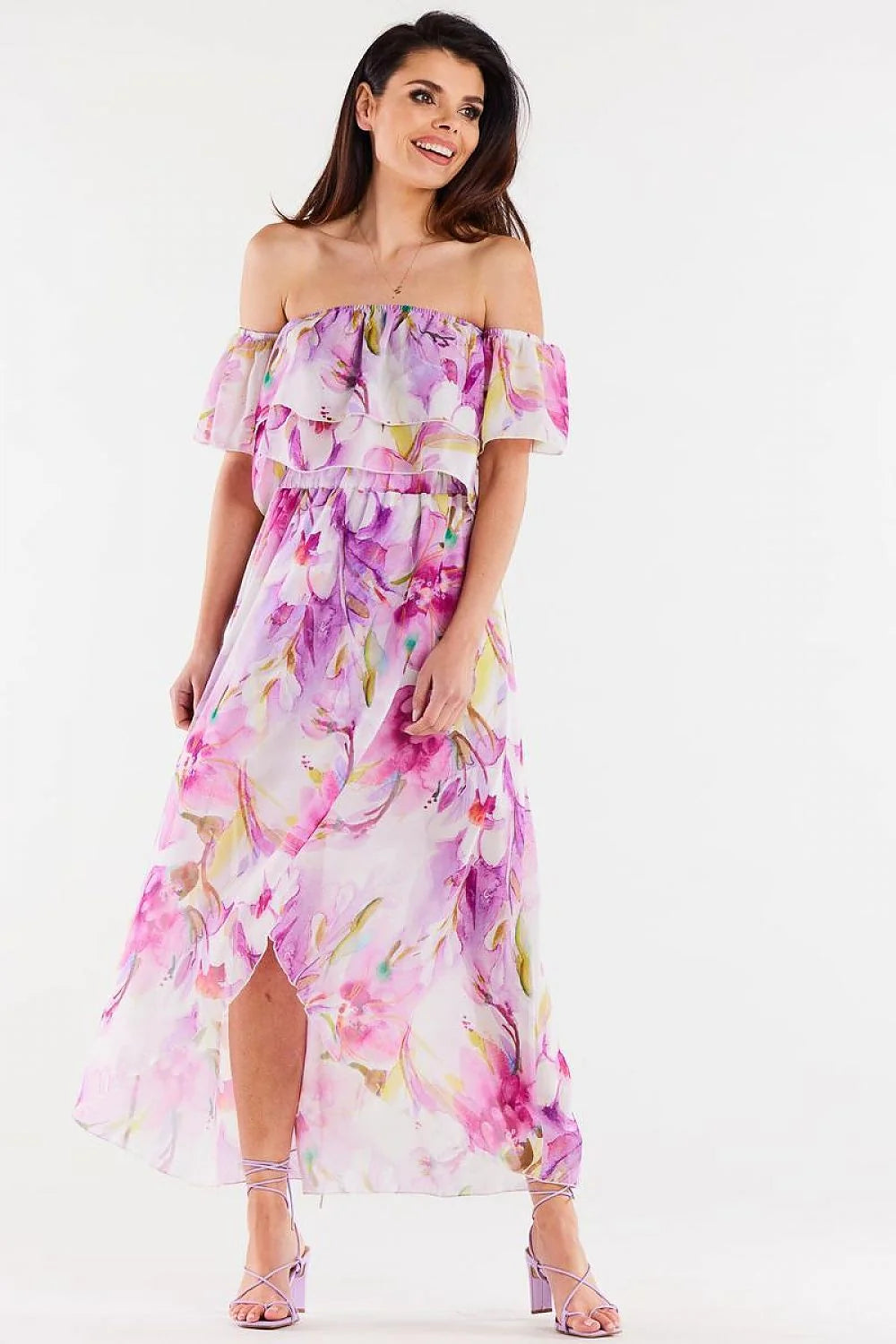 Robe d'été féminine sans bretelles design romantique volants open front tissu mousseline couleurs pastel taille élastiquée