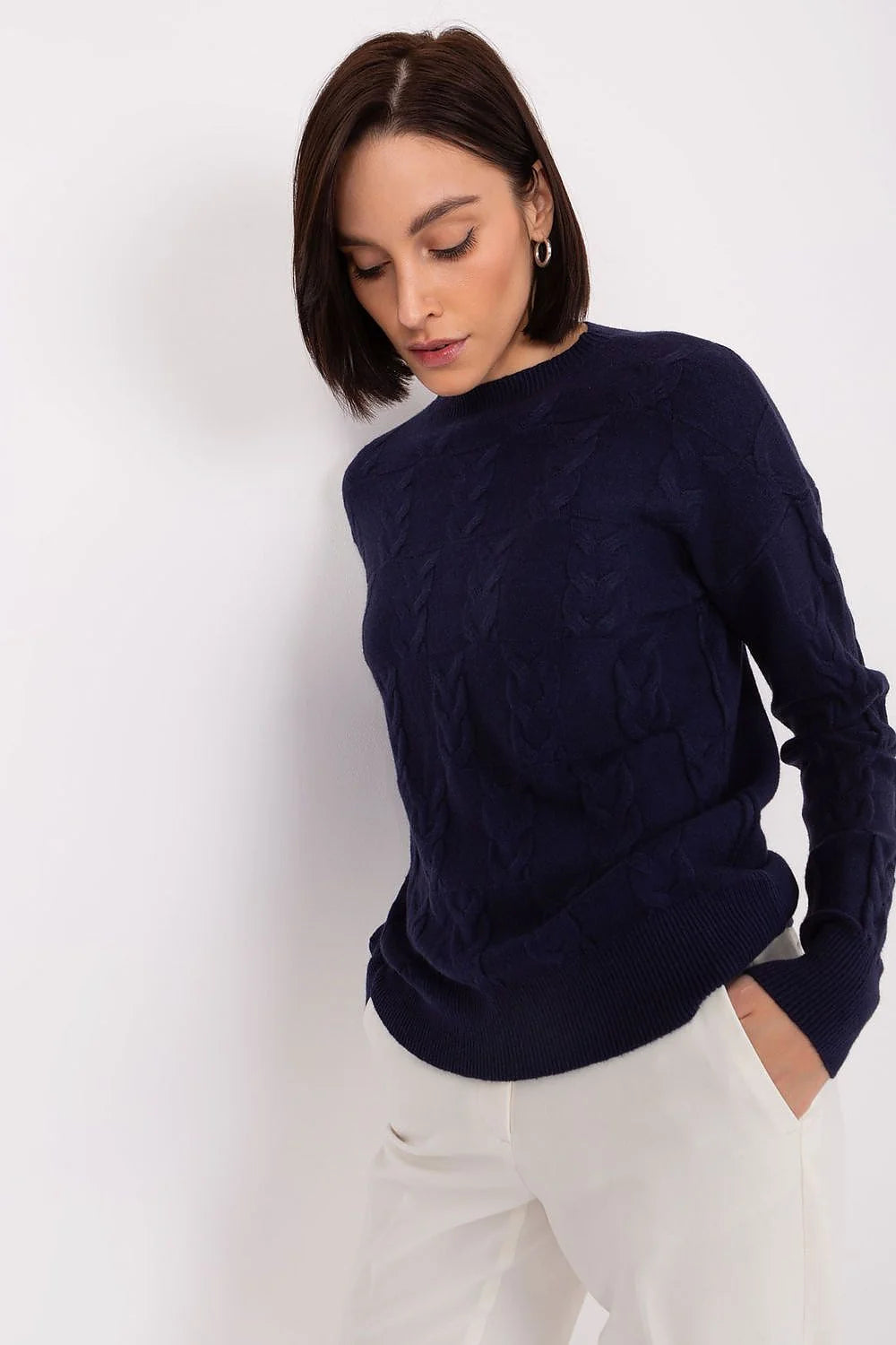 pull femme bleu marine torsades col rond manches longues coupe ajustée maille douce côtelée polyvalent chic décontracté intemporel durable
