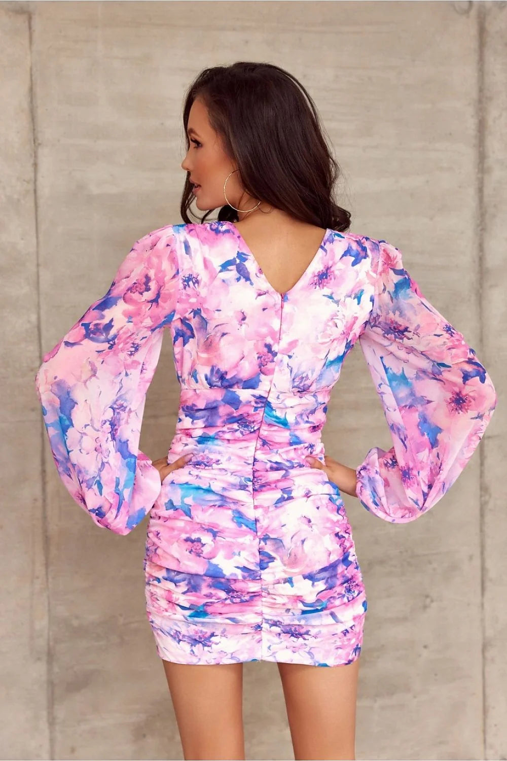 Robe de cocktail élégante longue manches bouffantes en V floral rose crème Roco Fashion ajustable taille femme
