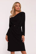 robe crayon midi noire élégante drapée asymétrique encolure sensuelle manches longues taille marquée ceinture fine boucle métallique fente latérale fluide