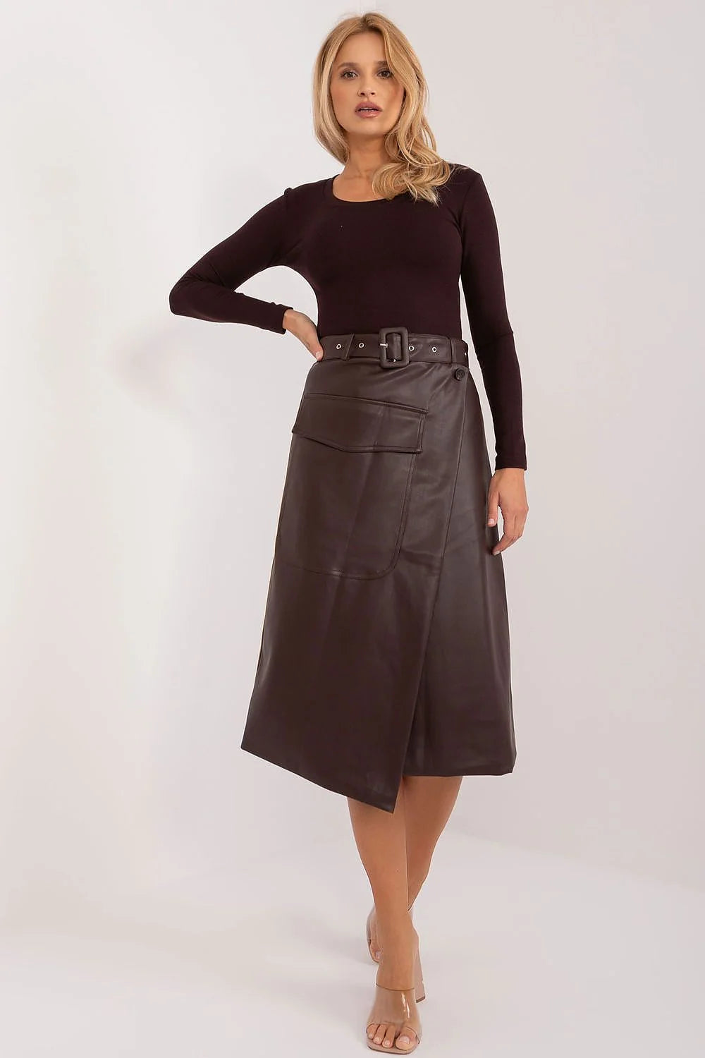 Jupe en cuir écologique moderne mi-mollet asymétrique poche devant marron foncé femme élégante occasionnels