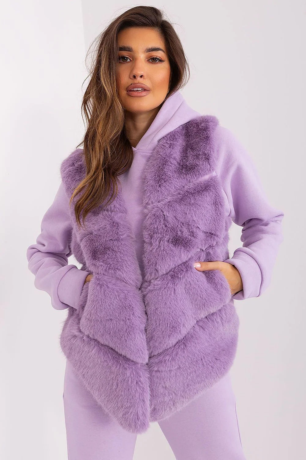 Gilet sans manches en fausse fourrure violet lavande mode féminine élégant confortable hiver automne femme