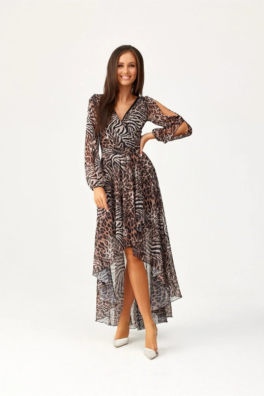 robe asymétrique longue imprimé animal zèbre léopard mousseline beige marron noir Vdécolleté manches bouffantes semitransparentes taille cintrée ceinturée doublée traîne