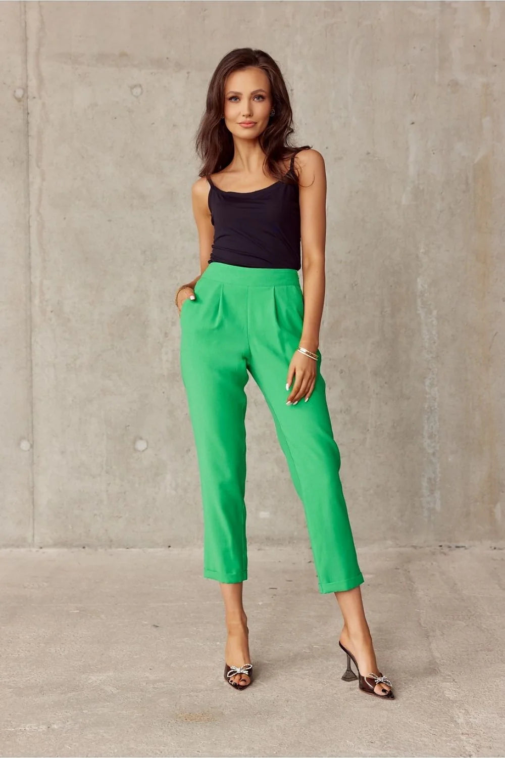 pantalon femme élégant droit taille ajustable cheville coupe cigarette polyester viscose tissu fluide soyeuse poches obliques fermeture latérale Pologne