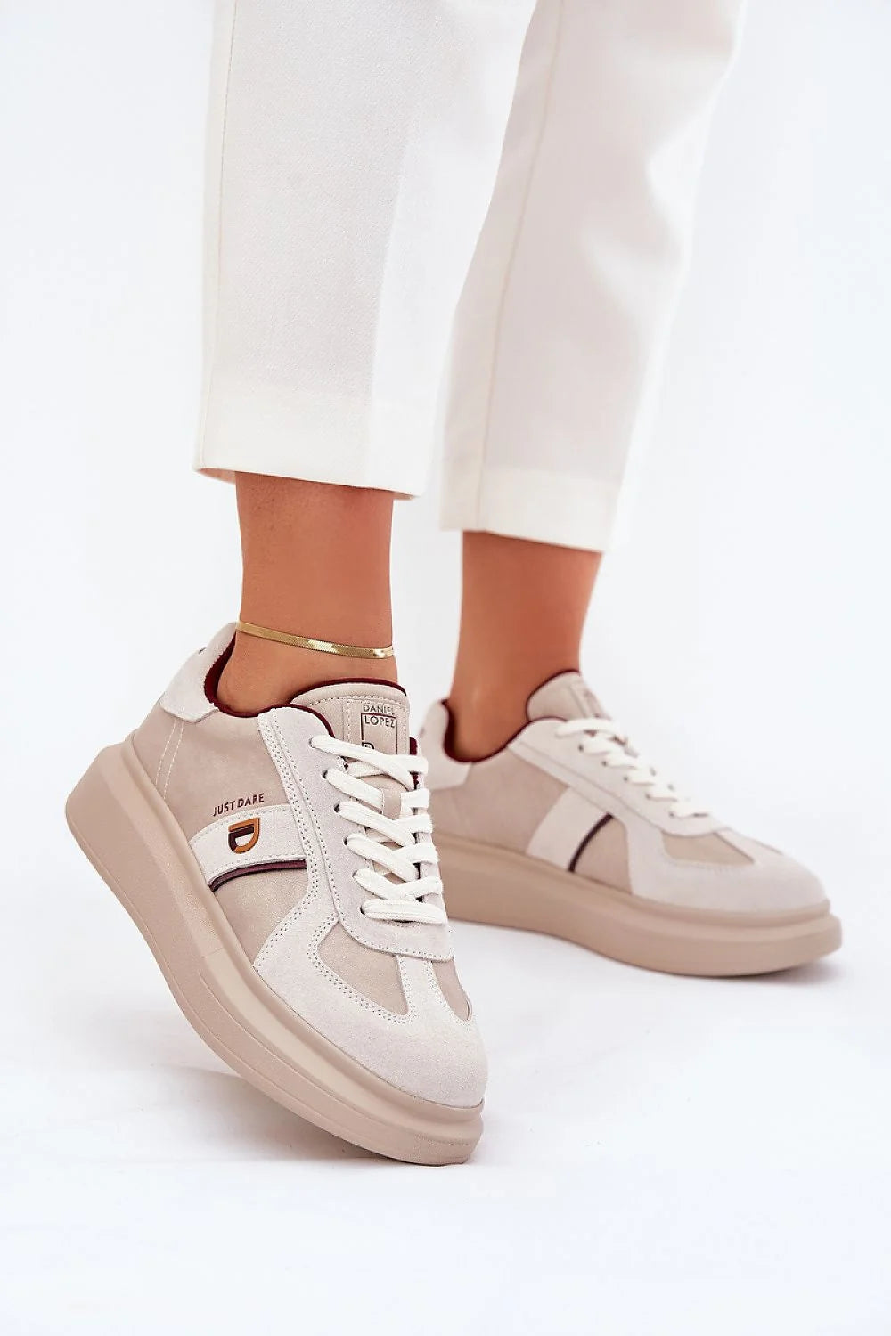 baskets femme basses casual chic plateforme compensée beige crème empeigne cuir suède lacets plats col rembourré semelle amovible