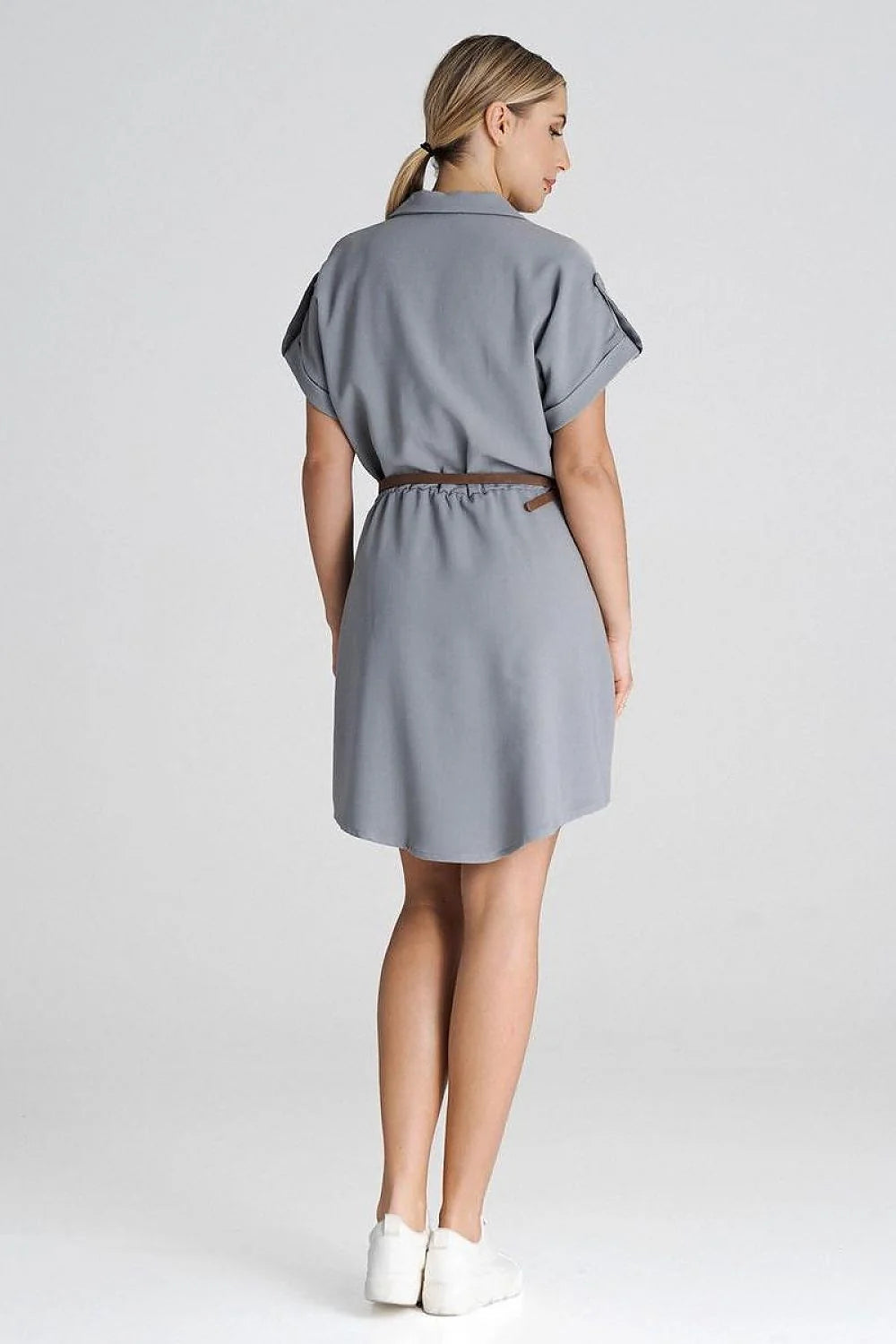 Robe d'été simple élégante en tissu léger couleur gris clair taille ajustable pour femmes occasion décontractée