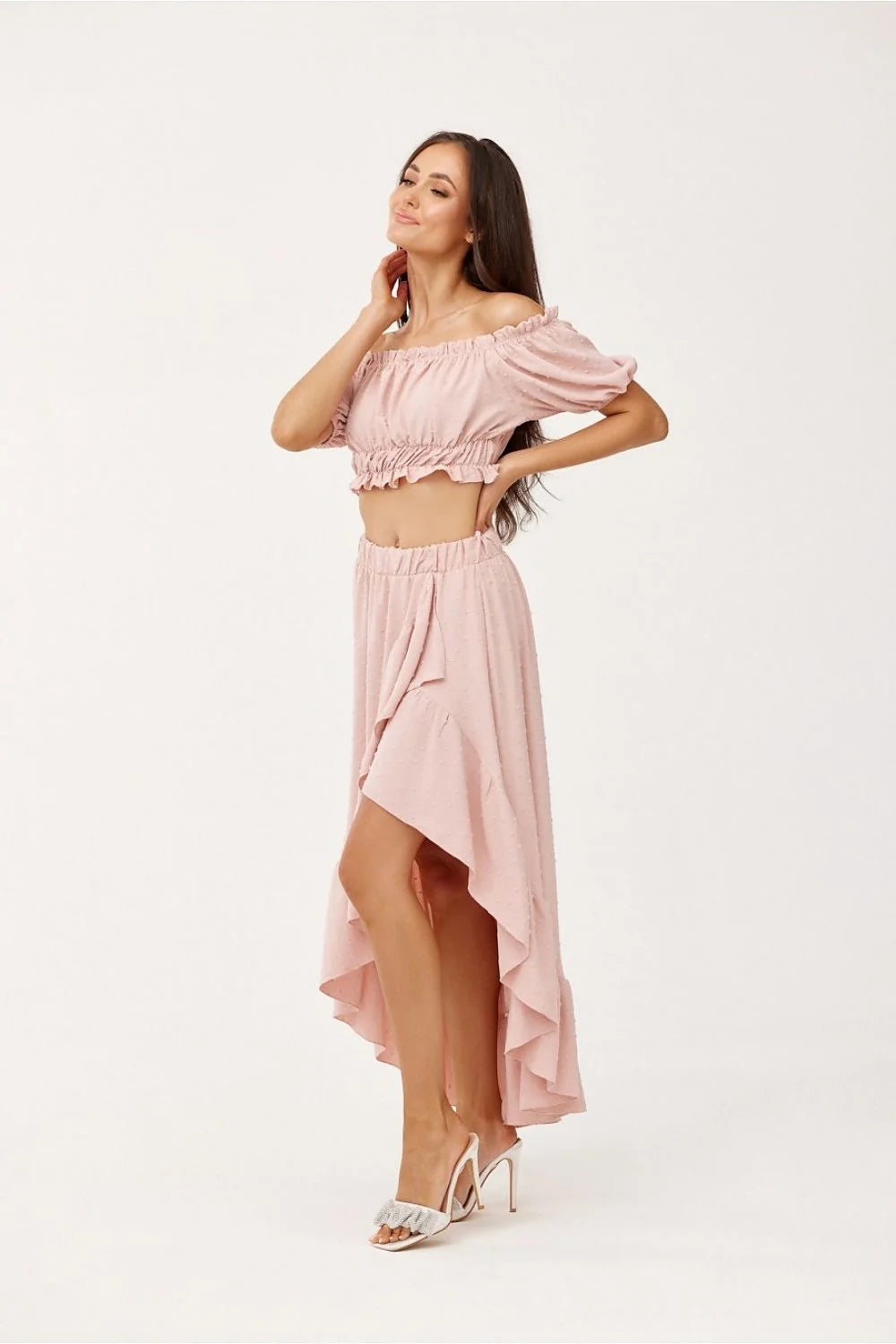 ensemble femme chemisier crop bardot manches ballon smocké jupe longue taille haute asymétrique volants fente avant rose poudré léger fluide