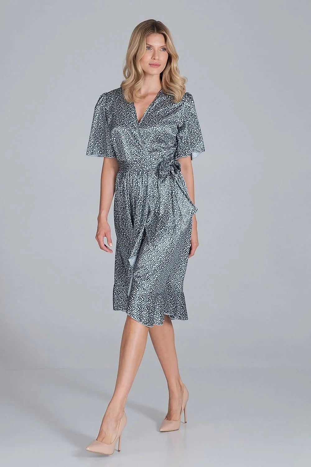 Robe cocktail polyester élégante à pois ceinture ajustable manches courtes pour femme moderne et raffinée