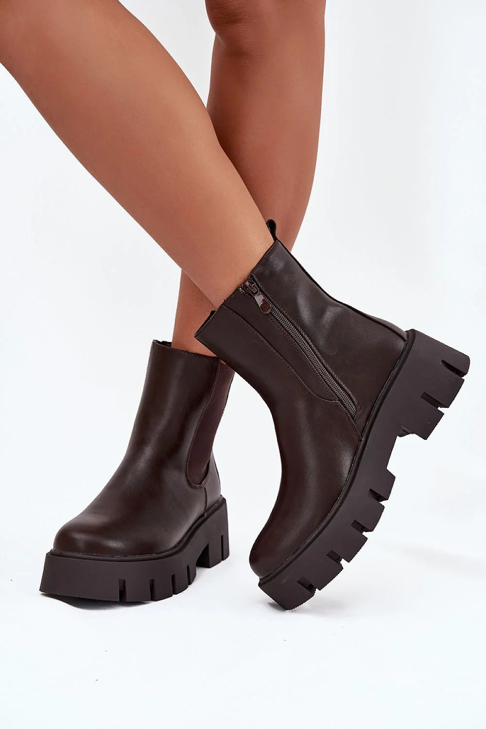 bottines Chelsea femme marron foncé cuir écologique empiècements élastiques latéraux fermeture éclair intérieure semelle crantée épaisse talon bloc doublure chaude