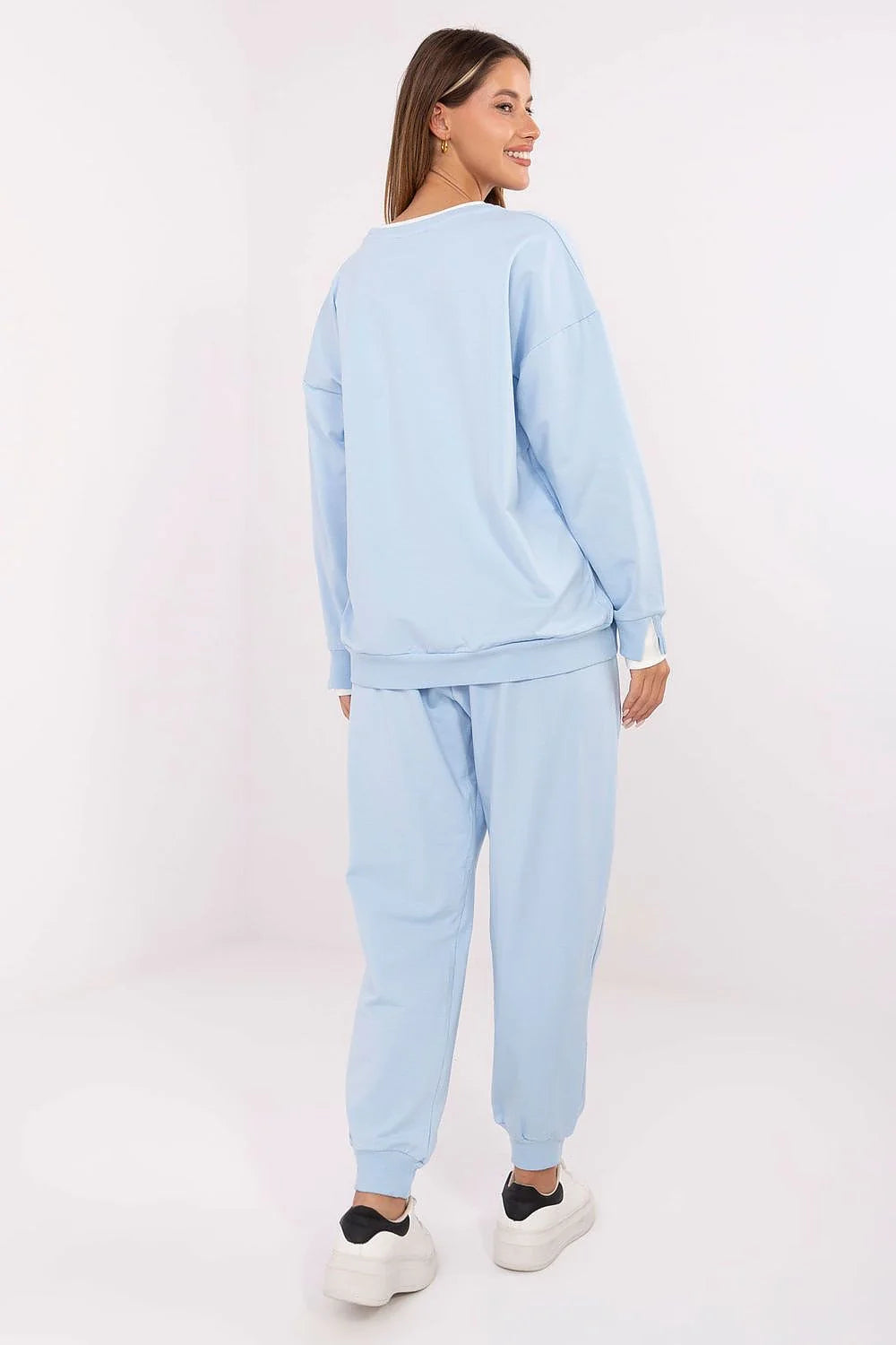 ensemble survêtement femme bleu pastel sweatshirt oversize col rond broderie lettrage blanc jogging taille haute poches latérales coton doux confort
