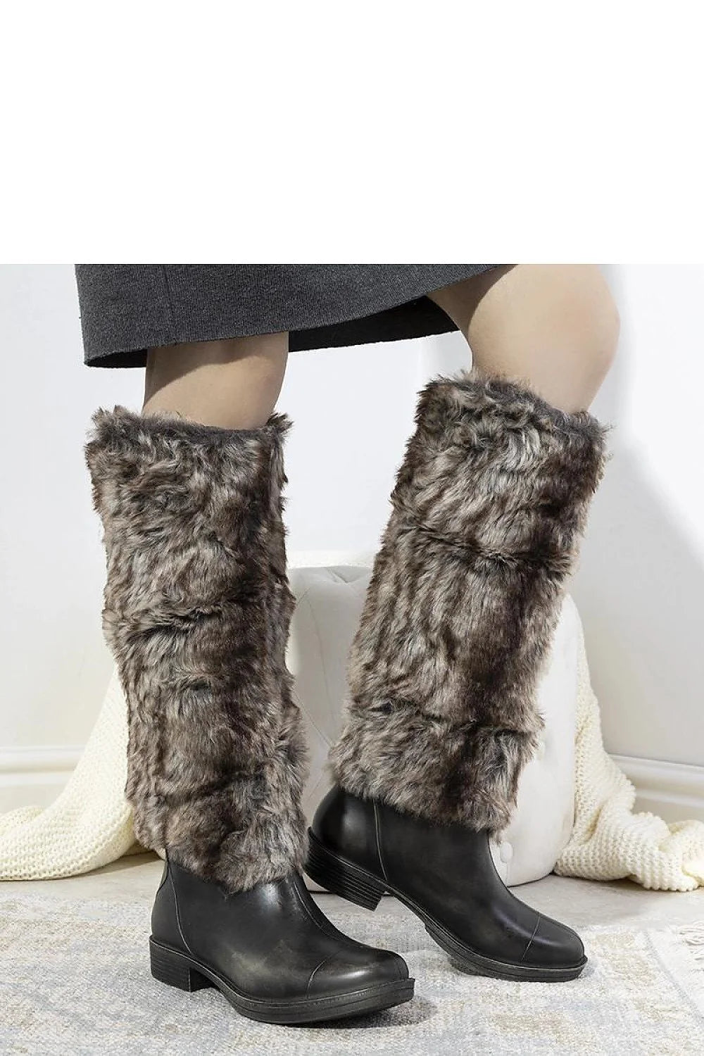 bottes cuissardes fausse fourrure gris brun mi mollet cuir synthétique noir semelle surélevée talon bas isolation thermique imperméables