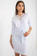 robe femme élégante ajustée manches trois quarts dentelle florale col V ceinture nouée taille jersey extensible doux mi longue blanche