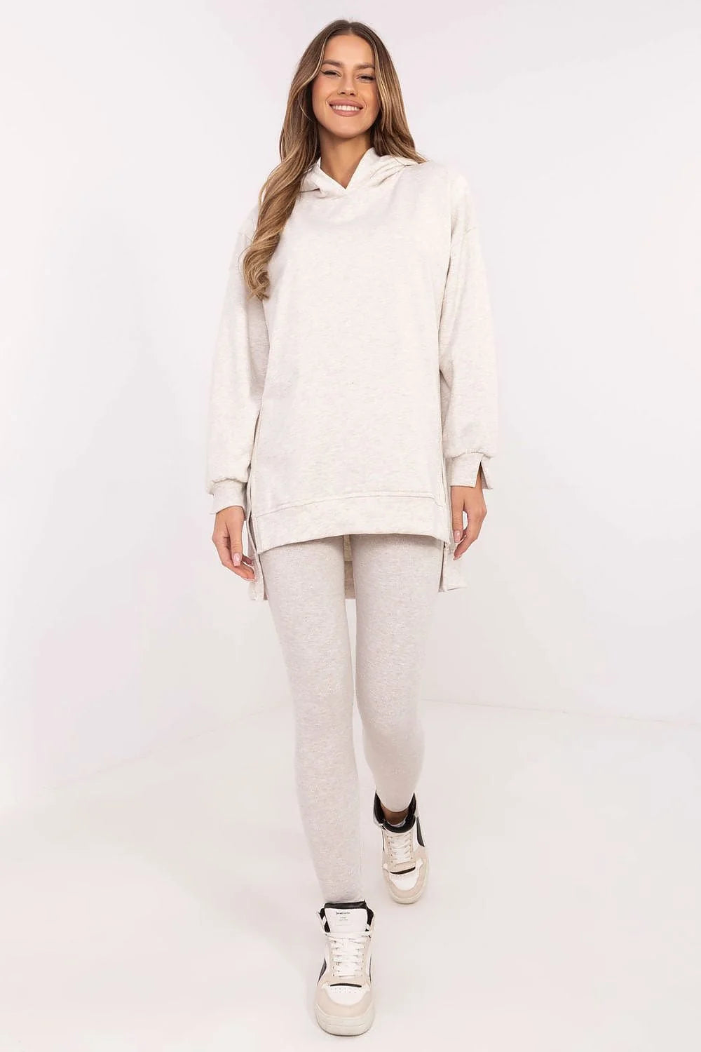 ensemble confortable femme tunique longue col roulé capuche oversize molletonnée écru fentes latérales leggings ajusté taille haute stretch
