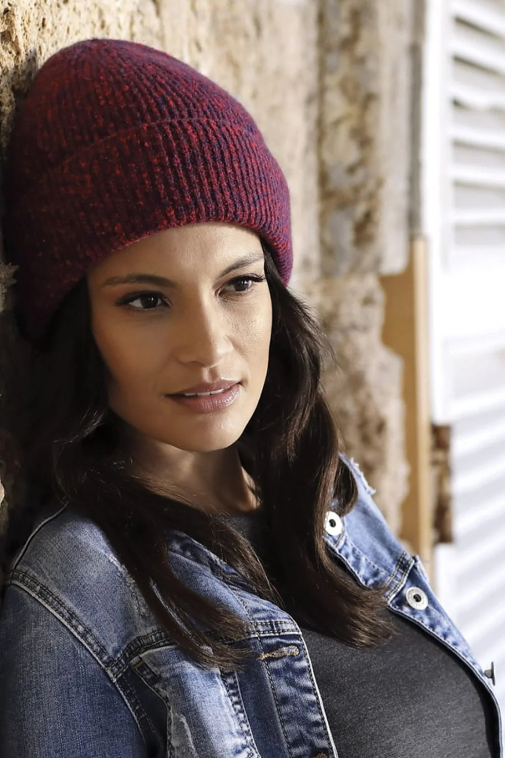 Bonnet femme côtelé couleur bordeaux nuances rouge style classique casual automne hiver doublé matières qualitatives chaleur confort