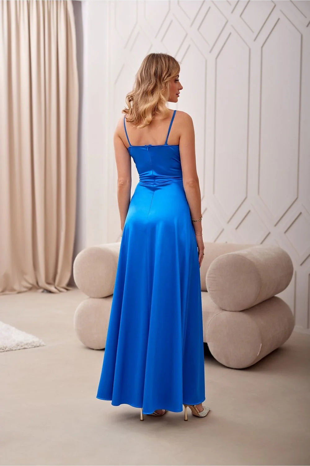 Robe longue élégante pour femme, couleur bleu vibrant, style v-neck, satin, fente haute, occasion formelle