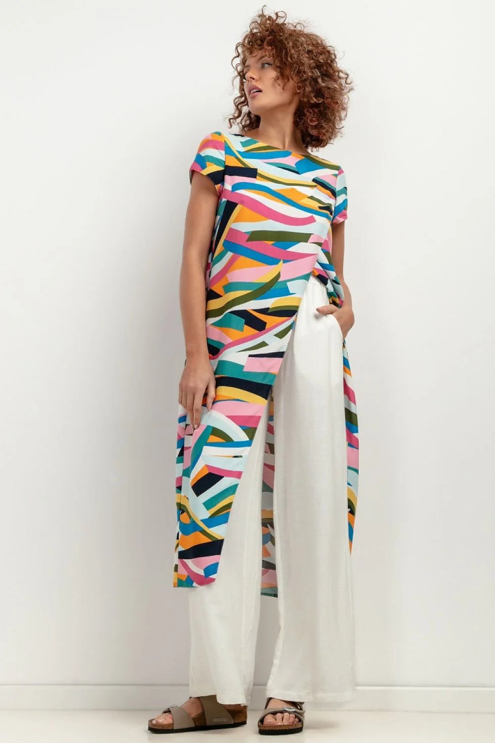 tunique Tessita longue asymétrique imprimé géométrique multicolore viscose fluide légère manches courtes encolure ronde grande fente frontale coupe droite ample