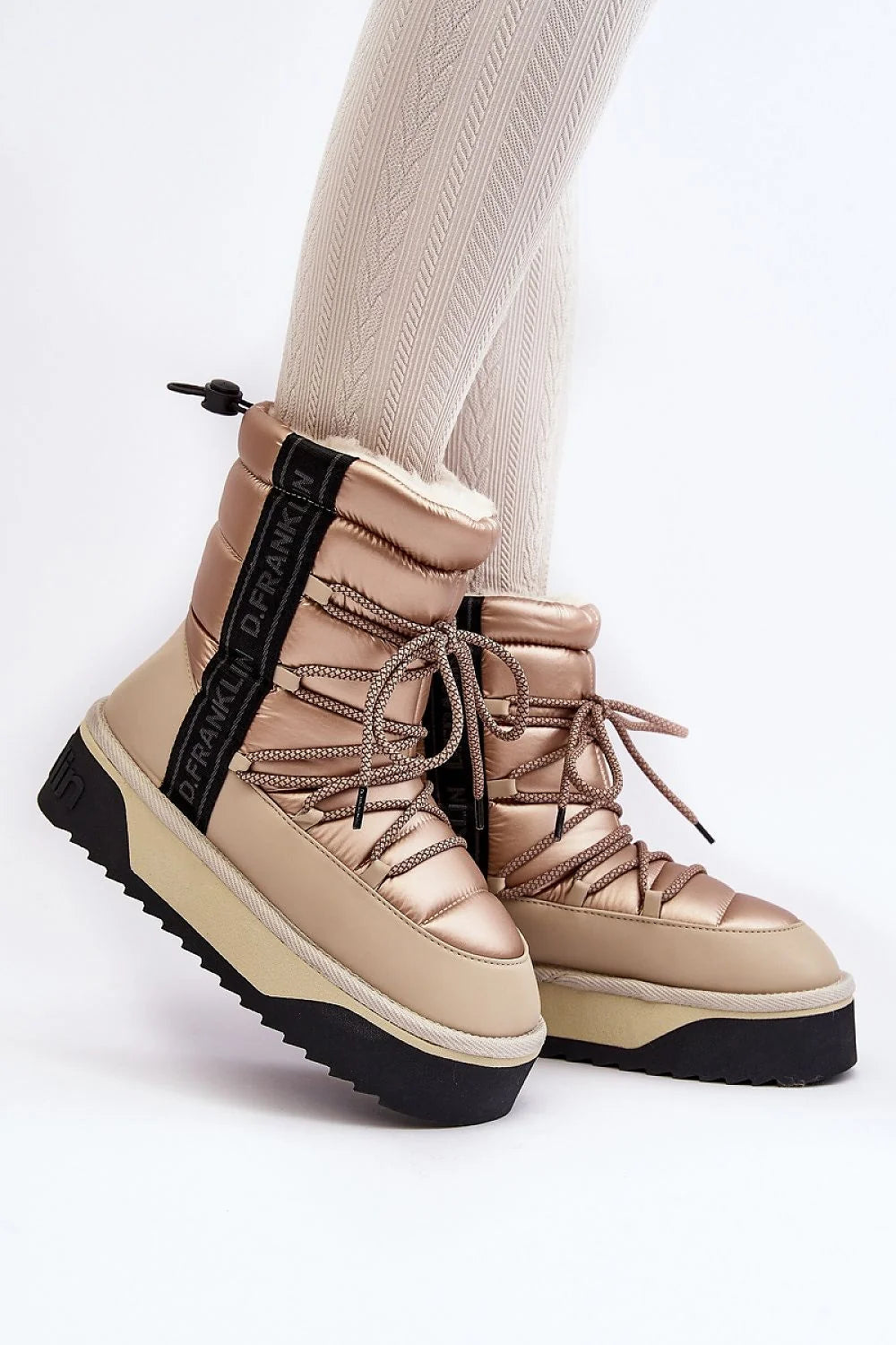 bottes neige femme matelassées métallisées bronzées beiges synthétiques véganes imperméables doublures fourrures blanches semelles plateformes crantées antidérapantes