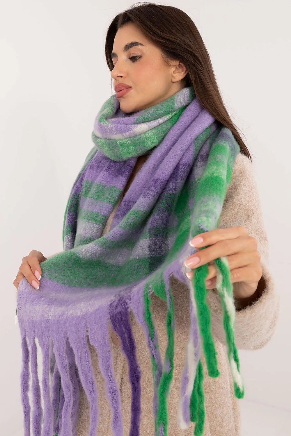 Châle pour femmes en polyester, motif à carreaux classique, longueur 186 cm, franges décoratives, style élégant et mode