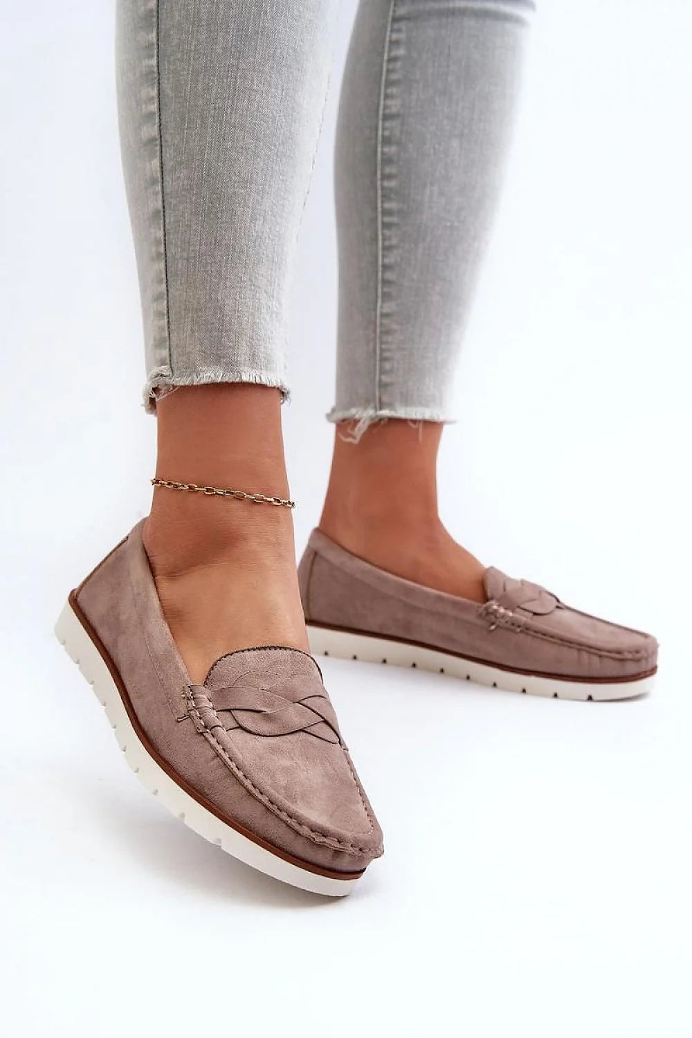 mocassins femme suédine écologique taupe tressé bout amande surpiqûres apparentes semelle crantée blanche tranche marron plateforme légère doublure cuir naturel
