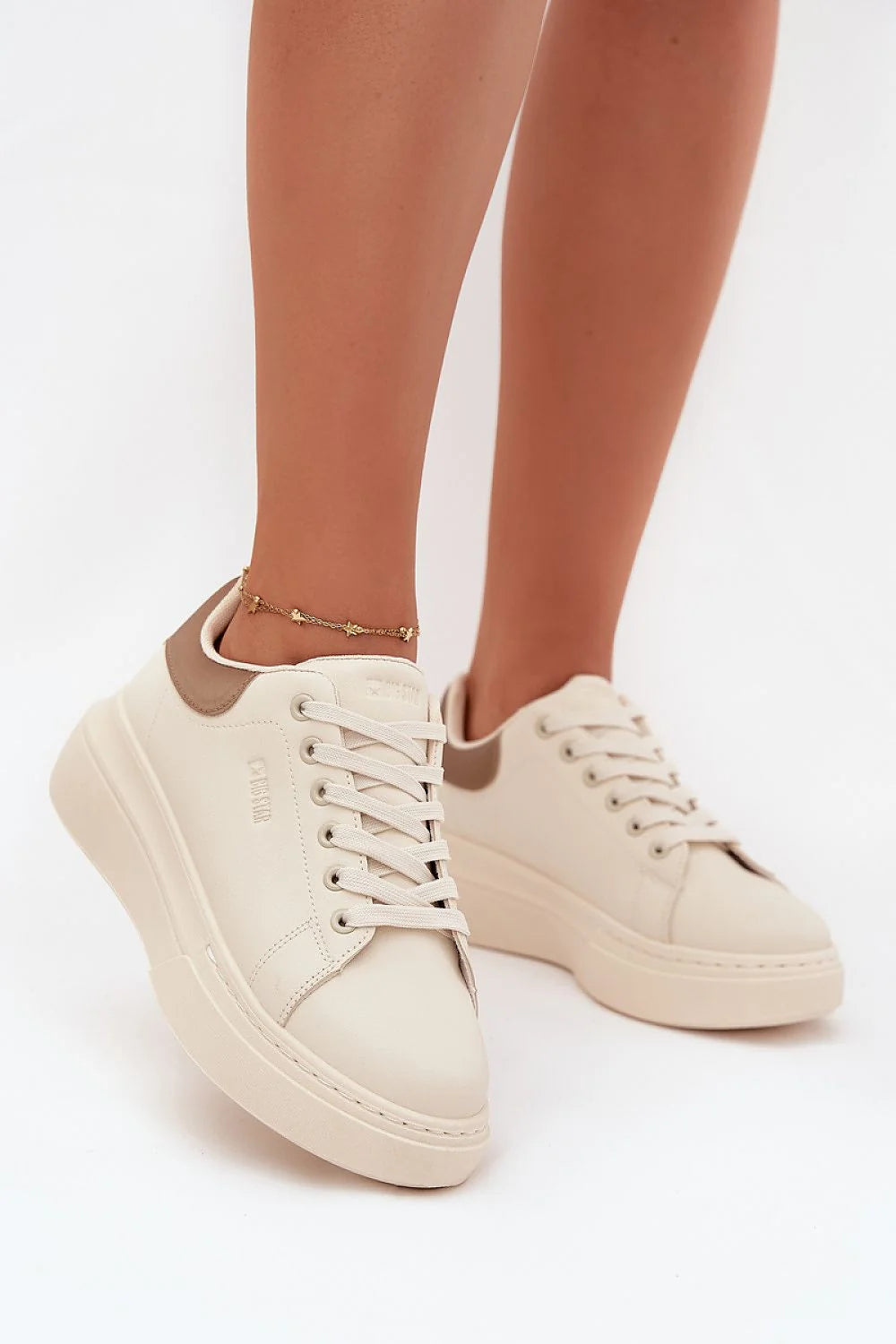 sneakers femme BigStar cuir synthétique crème taupe contrefort plateforme 4cm semelle mousse rembourrage lacets œillets métalliques minimaliste élégant